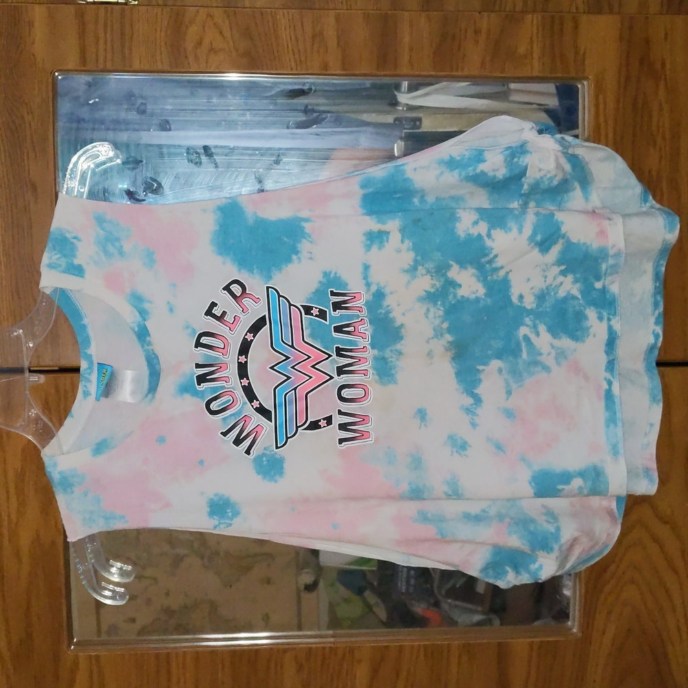 *. Wonder woman cover shirt